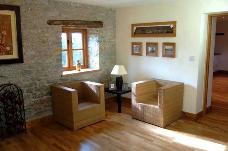 Exposed brick at Film location L607 in Gloucestershire (photo 12)