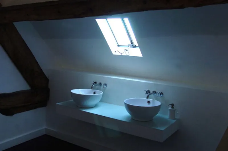 Bathroom at Film location L607 in Gloucestershire (photo 14)