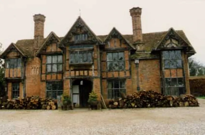 Driveway at Film location H4 in Berkshire (photo 1)