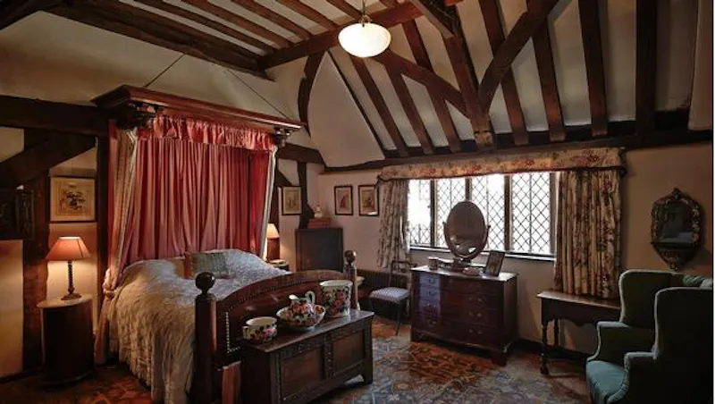 Beams at Film location H4 in Berkshire (photo 10)