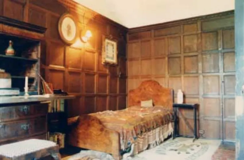 Bedroom at Film location H4 in Berkshire (photo 11)