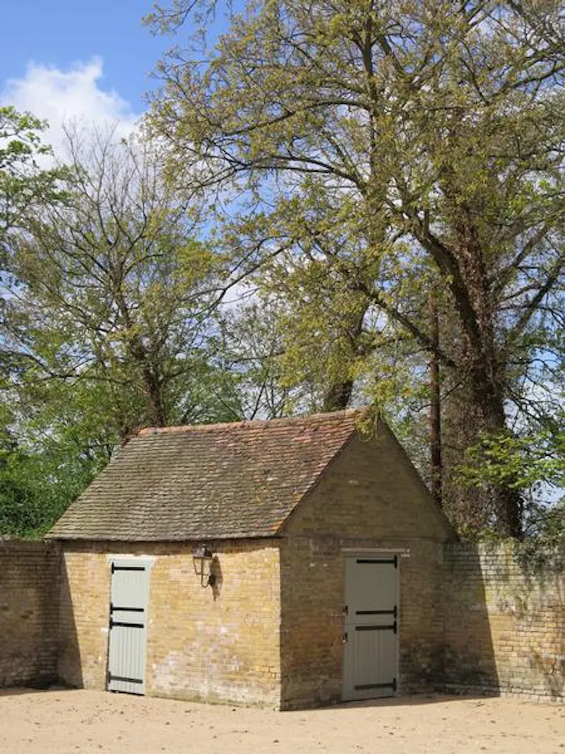 Stable / Outbuildings at Film location H4 in Berkshire (photo 22)