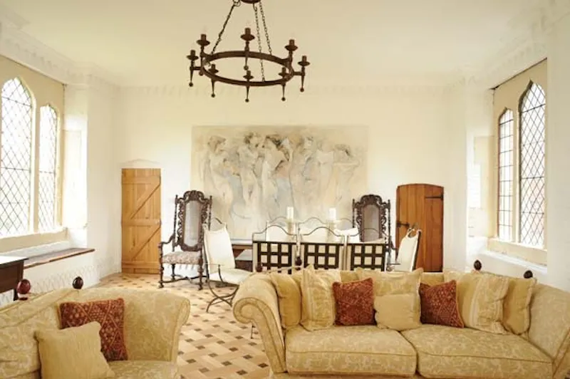 Living Room at Historical gatehouse near Esher, G138 (photo 9)