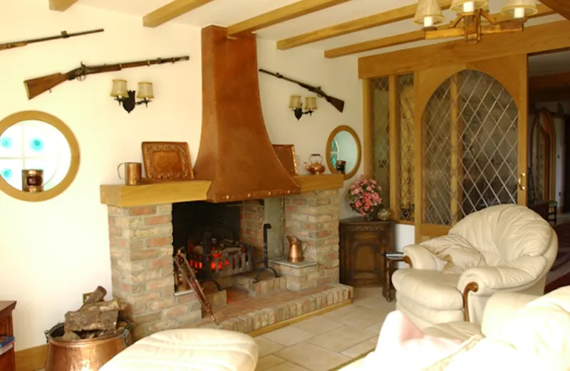 Fireplace at Brockenhurst detatched house, D1978 (photo 11)