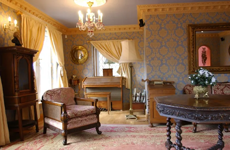 Drawing room at Brockenhurst detatched house, D1978 (photo 13)