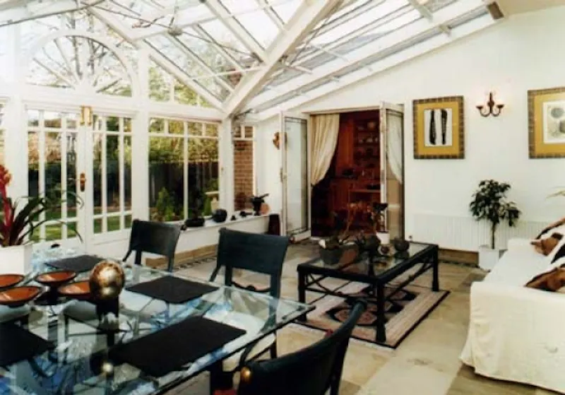 Conservatory at Film location D1411 in Surrey (photo 4)