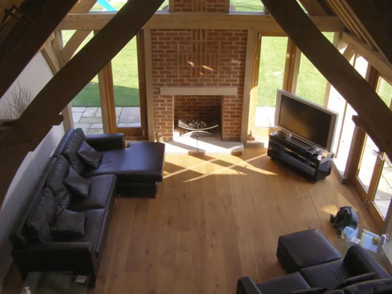 Exposed brick at Secluded Chobham farmhouse, D1977 (photo 3)