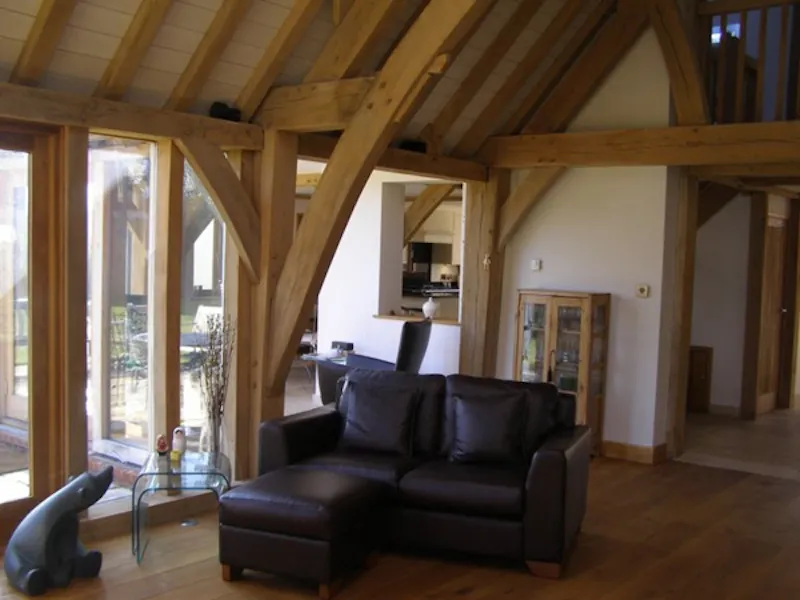 Beams at Secluded Chobham farmhouse, D1977 (photo 4)