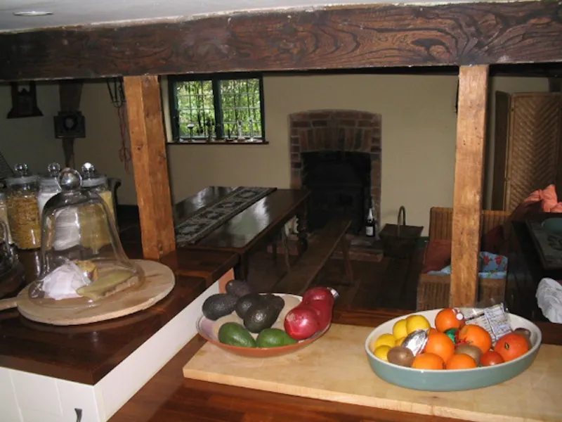 Dining room at South Oxfordshire cottage, C784 (photo 11)