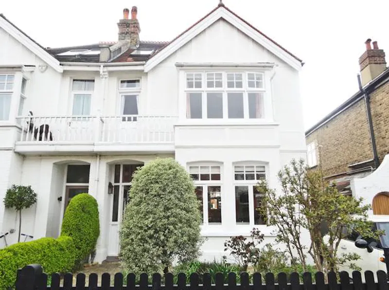 Balcony at Bright and airy home in Barnes, E260 (photo 1)