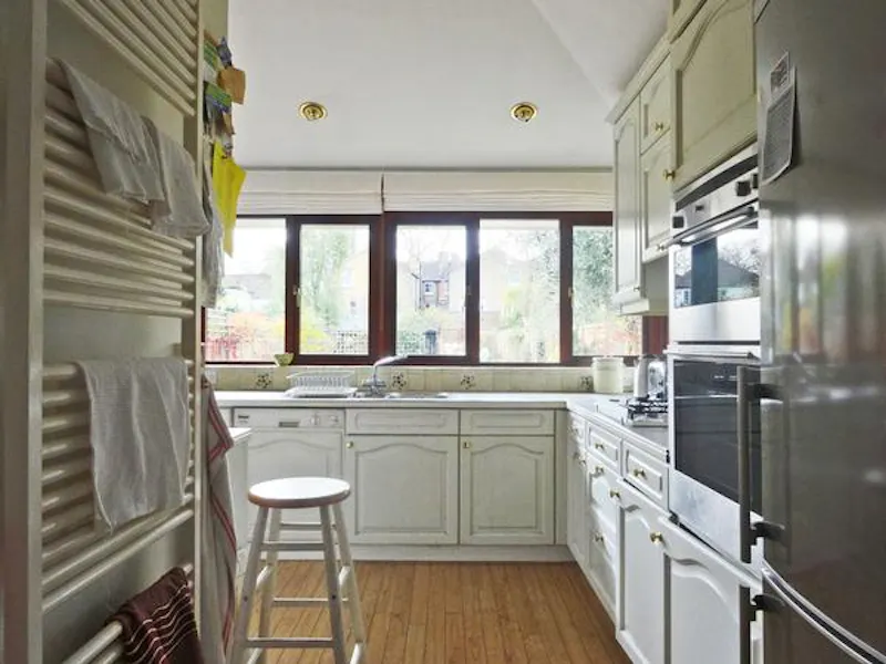Bright and airy home in Barnes, E260 (photo 4)