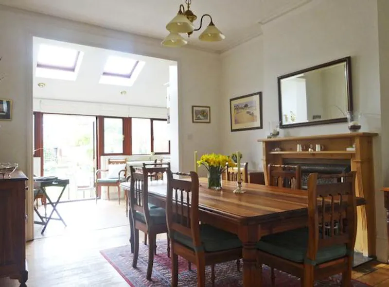 Bright and airy home in Barnes, E260 (photo 9)