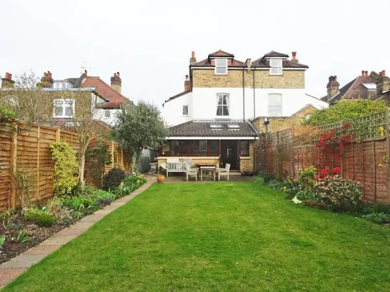 Garden at Bright and airy home in Barnes, E260 (photo 28)