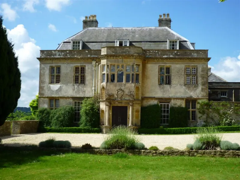 Gothic manor house in Bath, A1135 (photo 1)