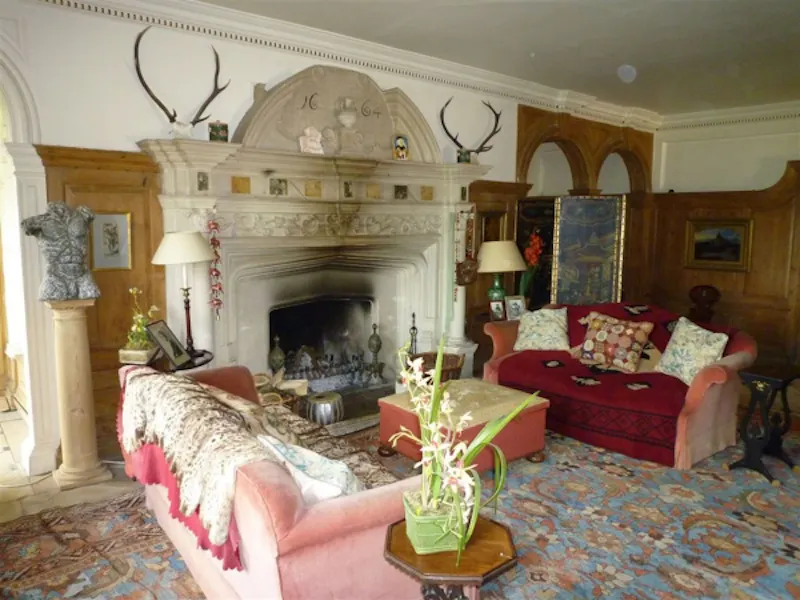 Drawing room at Gothic manor house in Bath, A1135 (photo 3)