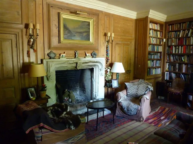 Panelling at Gothic manor house in Bath, A1135 (photo 6)