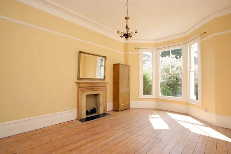 Floor - wooden at Film location B761 in London (photo 2)