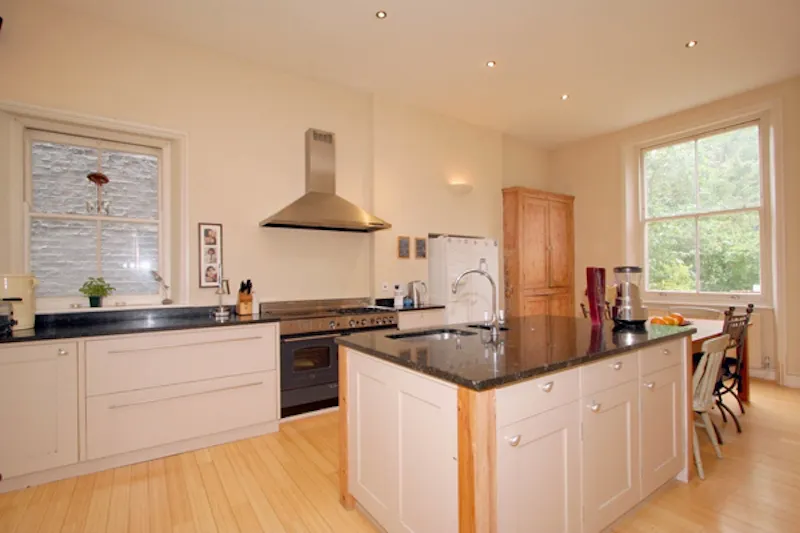 Kitchen at Film location B761 in London (photo 3)
