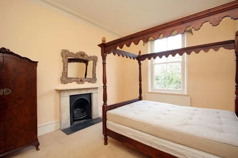 Bedroom at Film location B761 in London (photo 6)