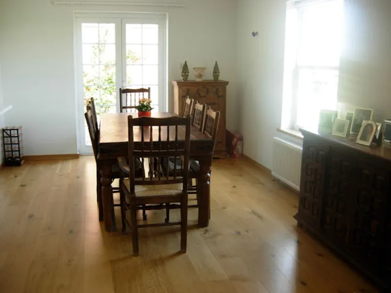 Dining room at Stoke Poges family house, D1985 (photo 3)