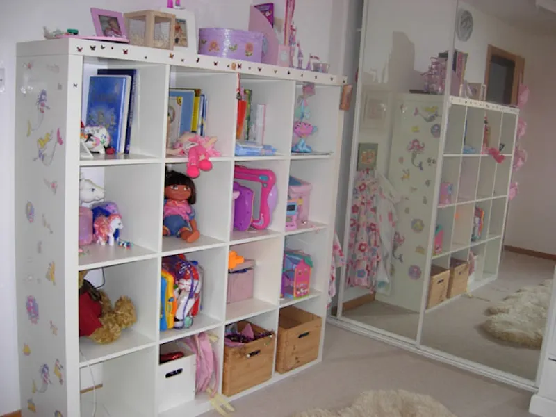 Bedroom - child's at Stoke Poges family house, D1985 (photo 9)
