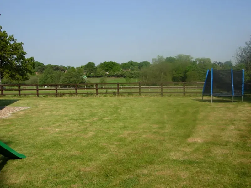 Garden at Stoke Poges family house, D1985 (photo 17)