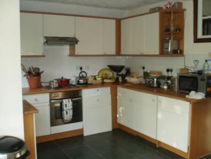 Kitchen at Bungalow in Lenham, E314 (photo 4)