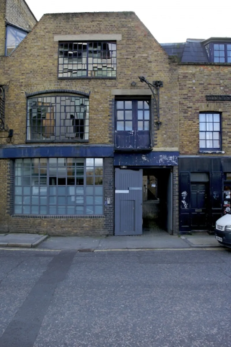 Converted Southwark Forge, F094 (photo 1)
