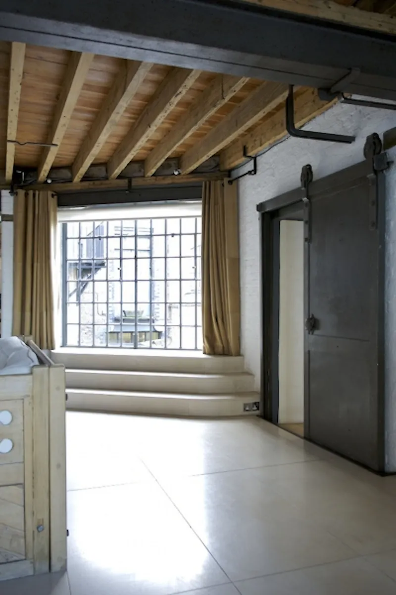 Converted Southwark Forge, F094 (photo 6)
