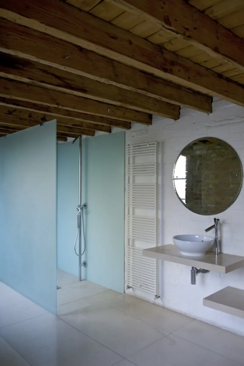 Shower at Converted Southwark Forge, F094 (photo 19)