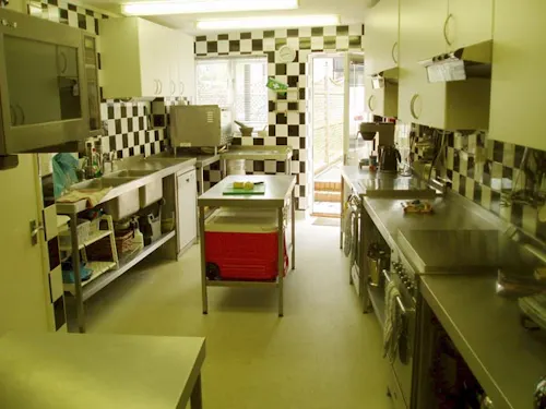 Small studio kitchen in St Albans, P566