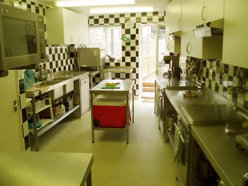Small studio kitchen in St Albans, P566 (photo 1)