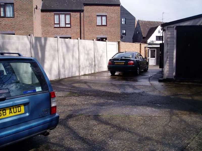 Driveway at Small studio kitchen in St Albans, P566 (photo 8)