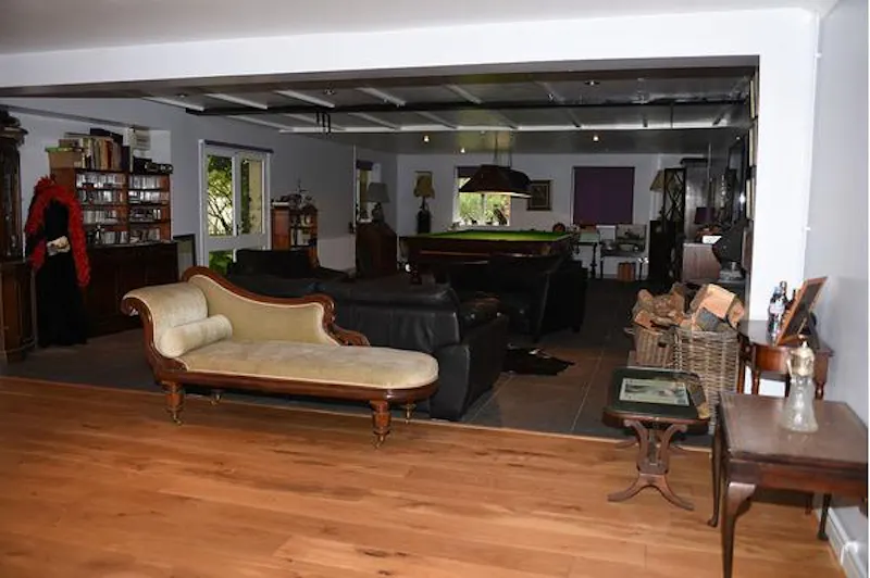 Games room at Palladian lodge in Longcross, A1187 (photo 3)