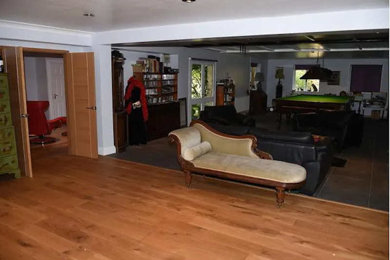 Palladian lodge in Longcross, A1187 (photo 4)