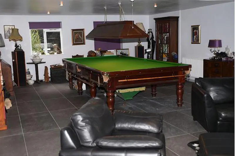 Palladian lodge in Longcross, A1187 (photo 6)