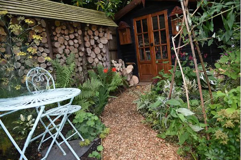 Shed at Palladian lodge in Longcross, A1187 (photo 20)