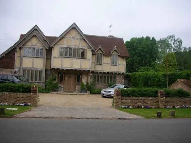 Characterful Radlett house, M267 (photo 1)