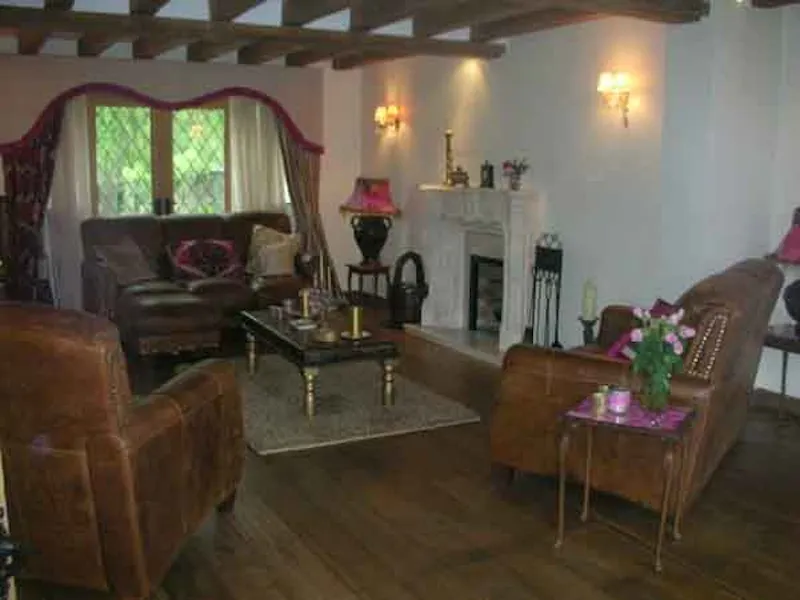 Beams at Characterful Radlett house, M267 (photo 8)