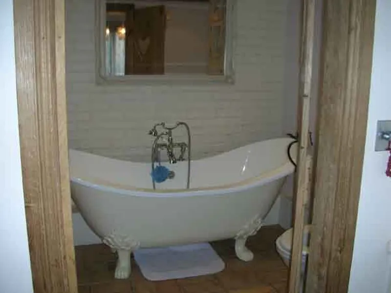 Bathroom at Characterful Radlett house, M267 (photo 11)