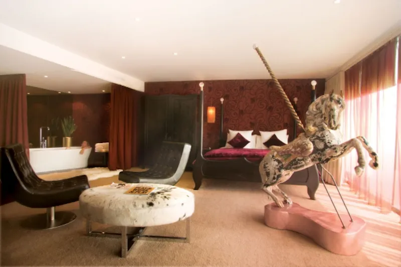 Bedroom at Quirky Brighton hotel, R722 (photo 8)