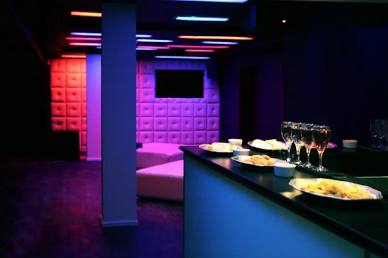Bar at Old Street exhibition space, N177 (photo 5)