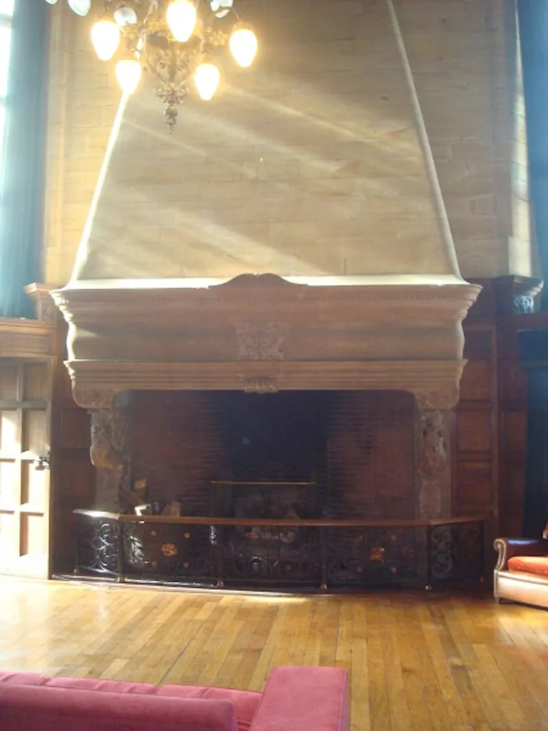 Fireplace at Film location J52 in West Sussex (photo 8)