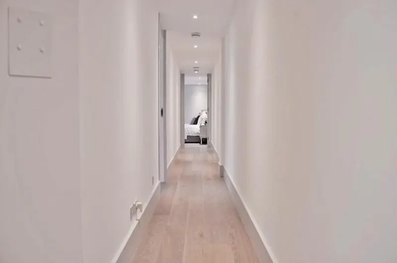 Corridor at Vauxhall riverside apartment , K176 (photo 33)