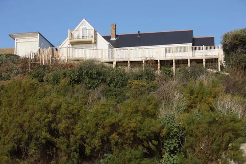 Large Folkestone beach house, D1999 (photo 1)