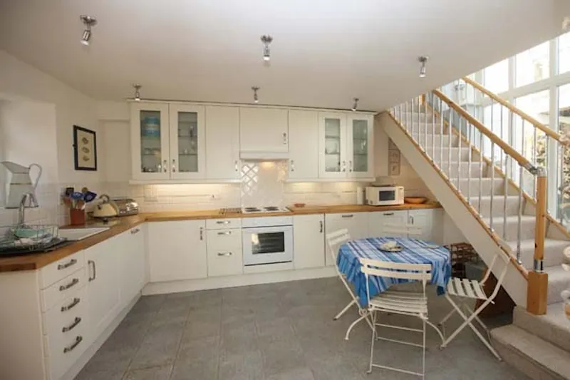 Kitchen at Large Folkestone beach house, D1999 (photo 4)