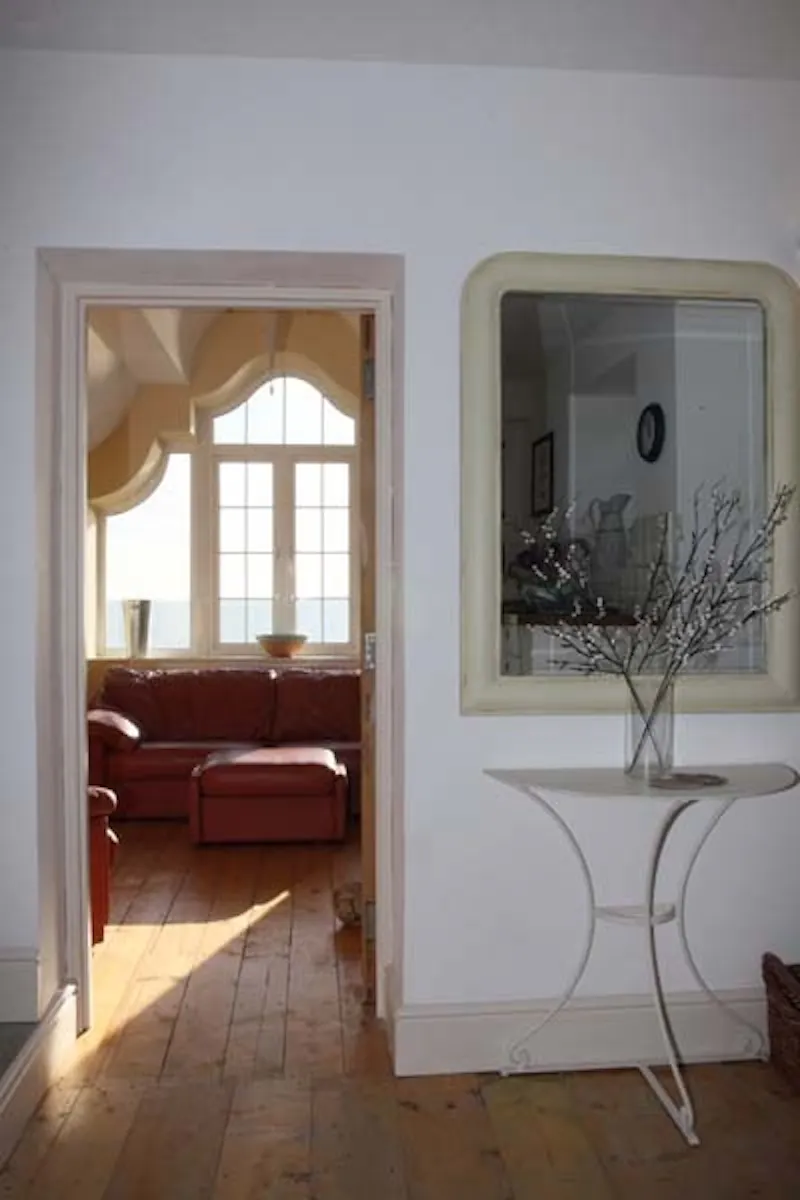 Large Folkestone beach house, D1999 (photo 6)