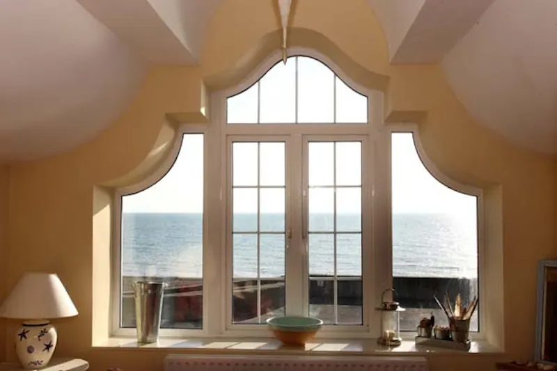 Large Folkestone beach house, D1999 (photo 9)