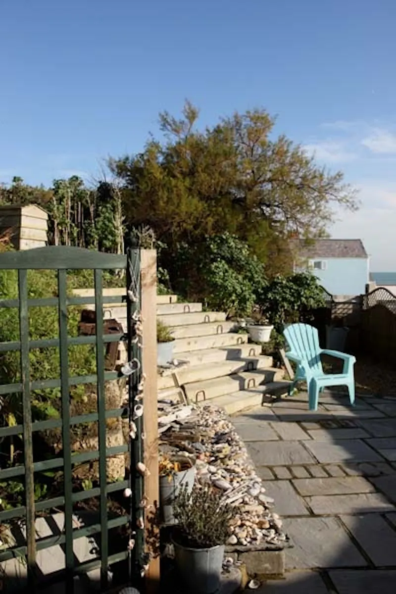 Large Folkestone beach house, D1999 (photo 10)