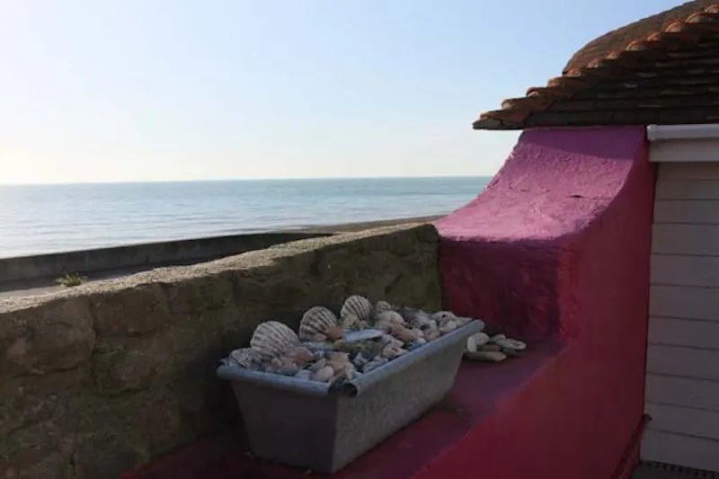 Large Folkestone beach house, D1999 (photo 12)
